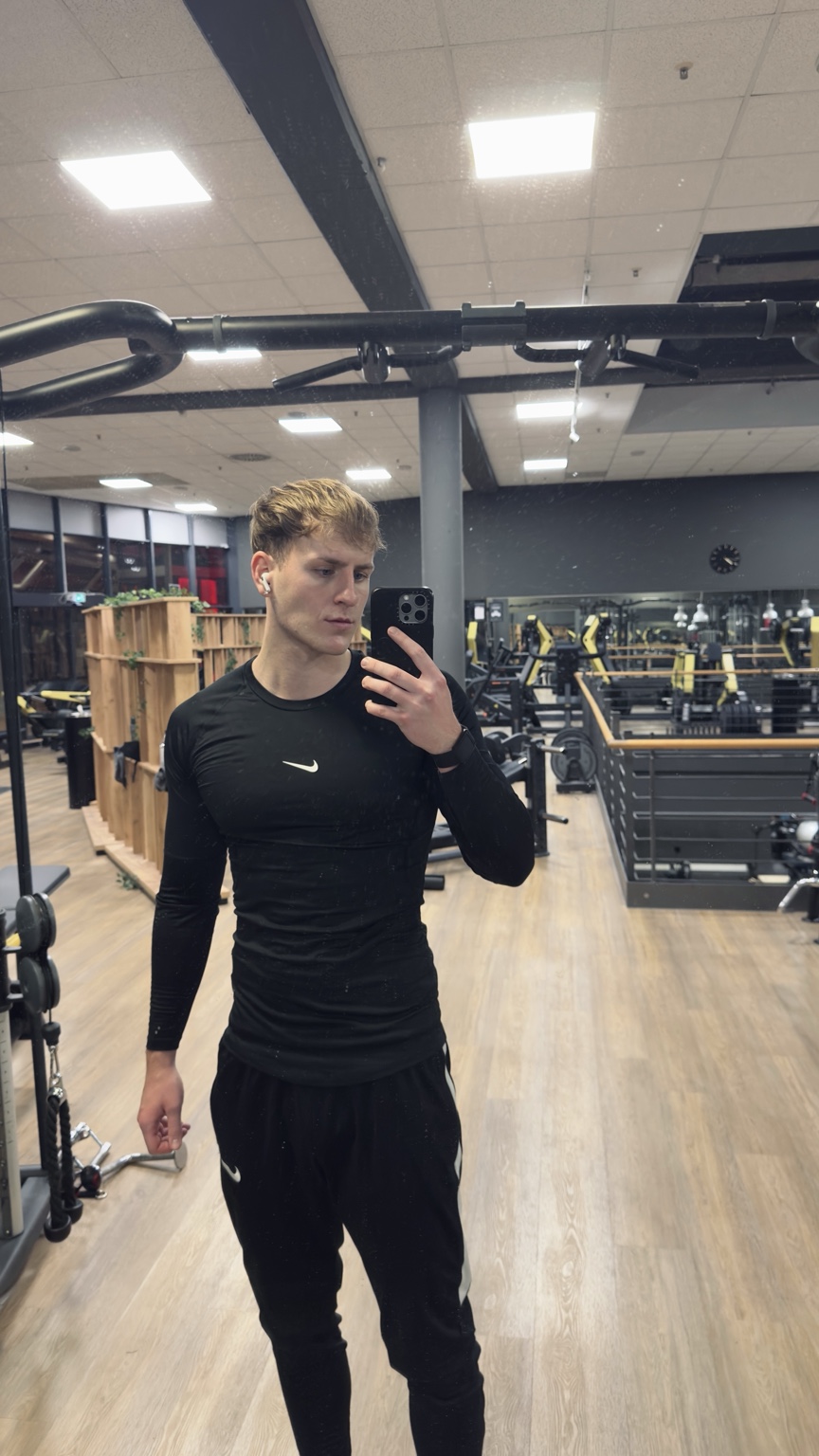 Yannis Schneider training in the gym